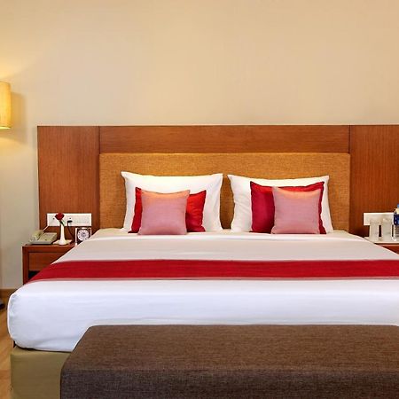 Park Residency Adoor Hotel Adur Exterior foto