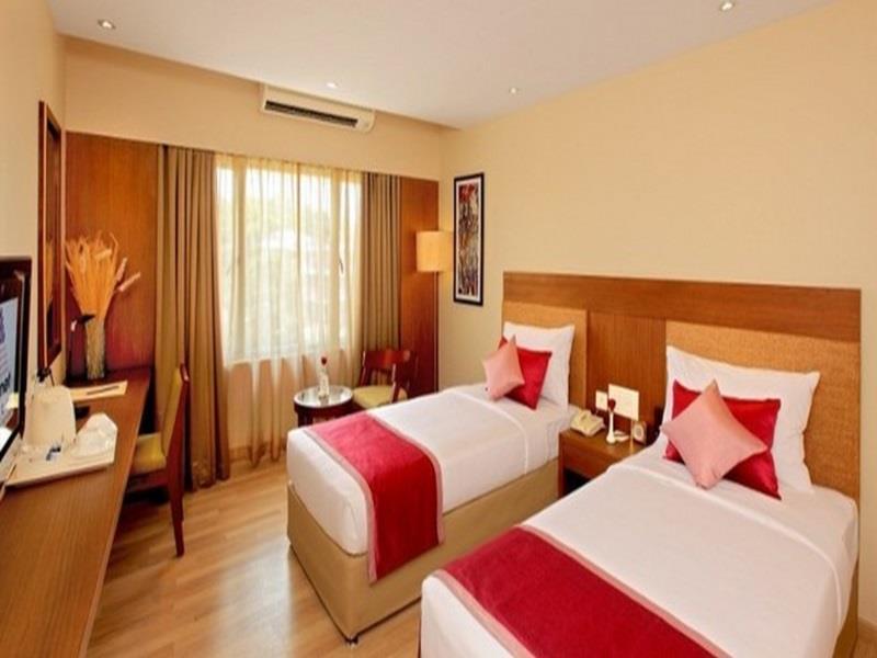 Park Residency Adoor Hotel Adur Exterior foto