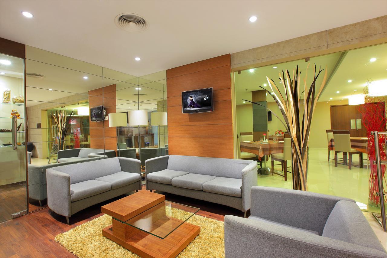 Park Residency Adoor Hotel Adur Exterior foto