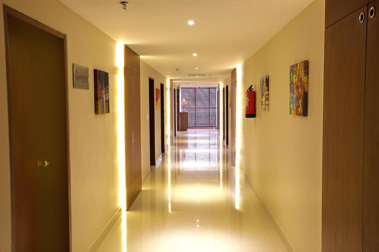 Park Residency Adoor Hotel Adur Exterior foto