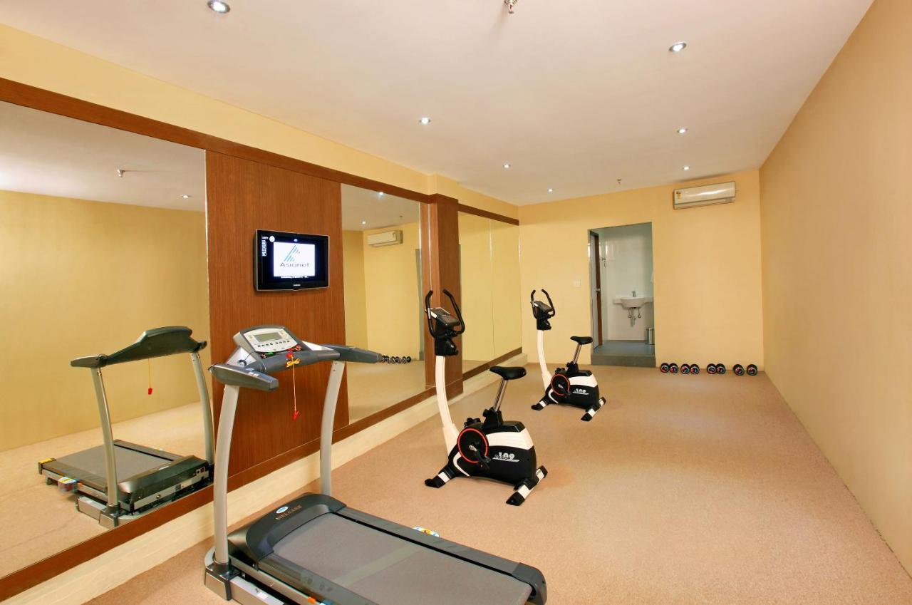 Park Residency Adoor Hotel Adur Exterior foto